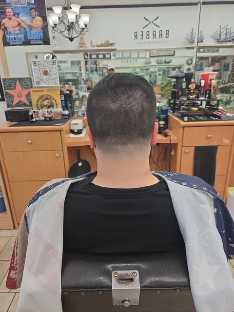Tapered neckline detail